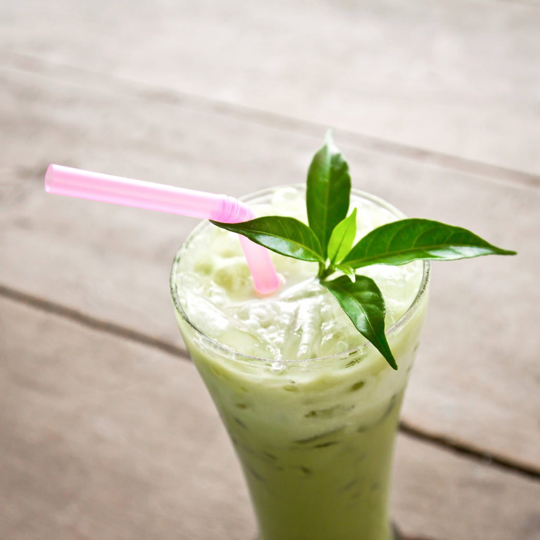 Iced Matcha Lemonade (Refreshing Detox)